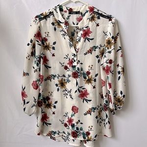 Cure 3/4 Sleeve Flower‎ Blouse